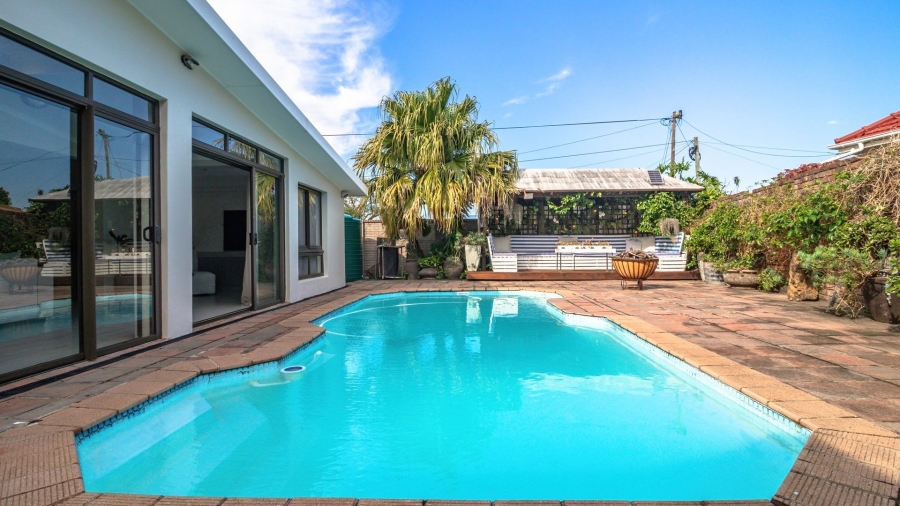 6 Bedroom Property for Sale in Gonubie North Eastern Cape